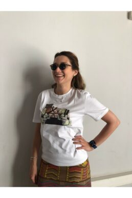 خرید مستقیم از ترکیه و ترندیول تیشرت زنانه برند فروشگاه طاس BALDükkan با کد kösk-ikonlu-tshirt