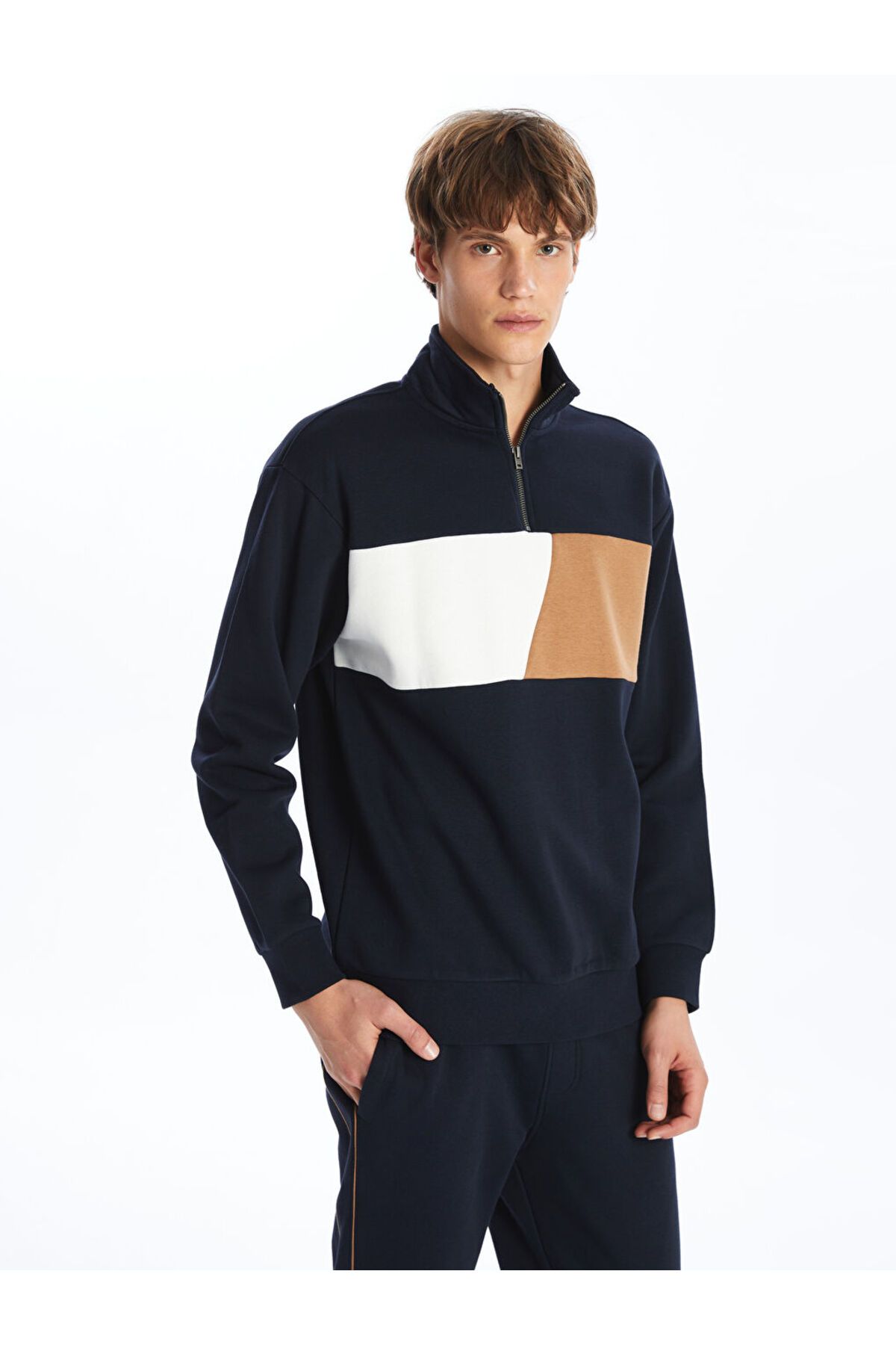 خرید مستقیم از ترکیه و ترندیول سویشرت مردانه برند السی وایکیکی LC Waikiki با کد W4ED38Z8 خرید مستقیم از ترکیه و ترندیول سویشرت مردانه برند السی وایکیکی LC Waikiki با کد W4ED38Z8